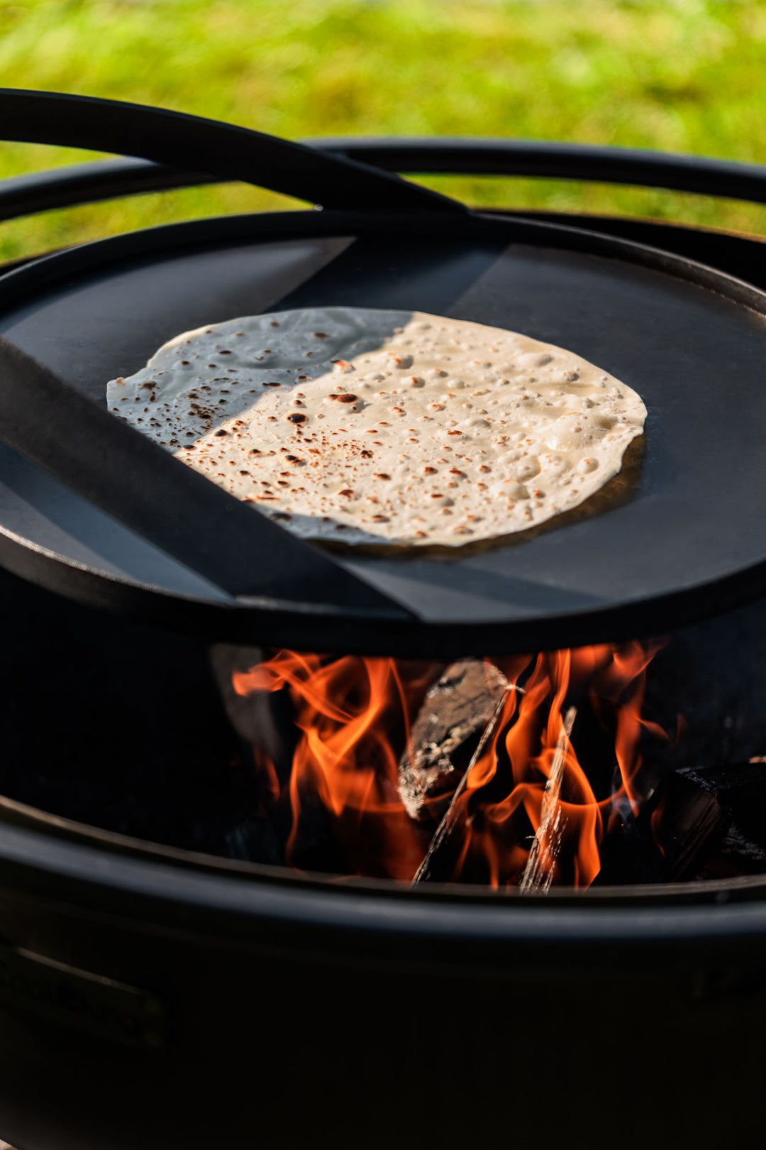 Multifunktionale Feuerschale „BANDITO“ – mit drehbarem Grillrost