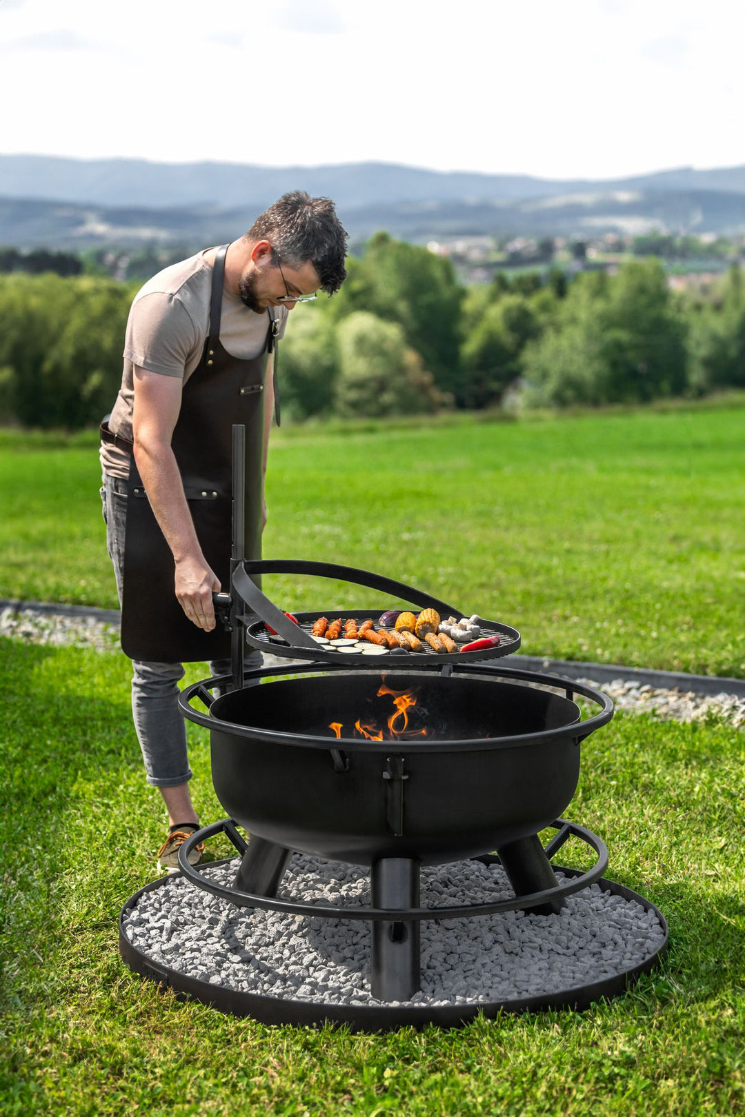 Multifunktionale Feuerschale „BANDITO“ – mit drehbarem Grillrost