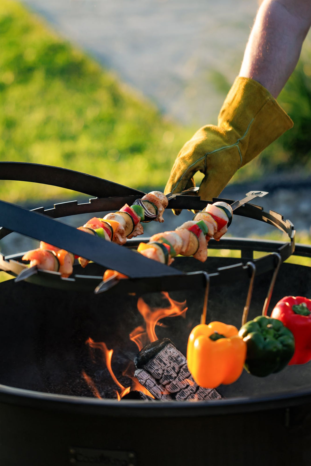 Multifunktionale Feuerschale „BANDITO“ – mit drehbarem Grillrost