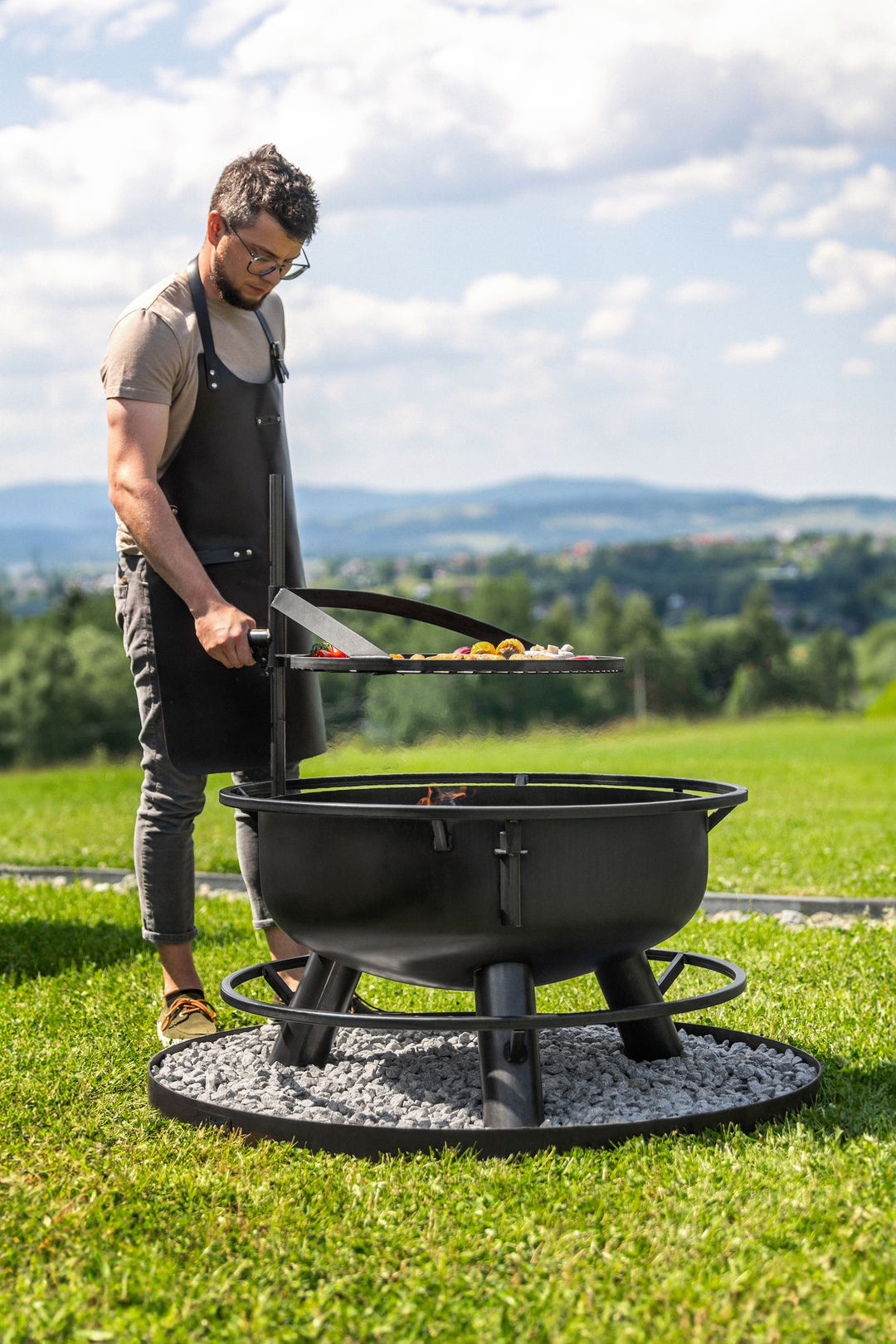 Multifunktionale Feuerschale „BANDITO“ – mit drehbarem Grillrost