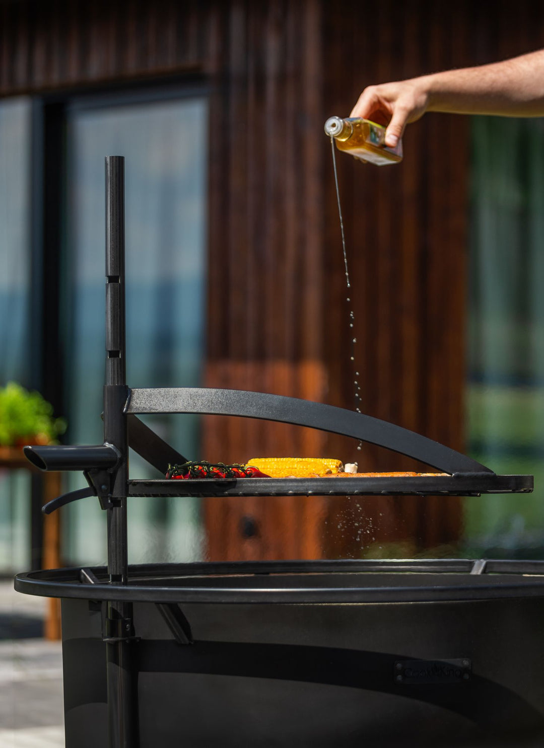 Multifunktionale Feuerschale „BANDITO“ – mit drehbarem Grillrost